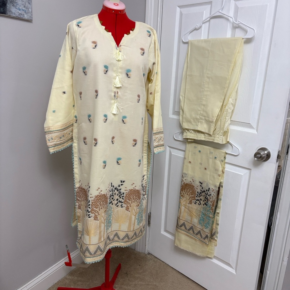 Girls' Cream Printed Pajama Set with Tassel Detail